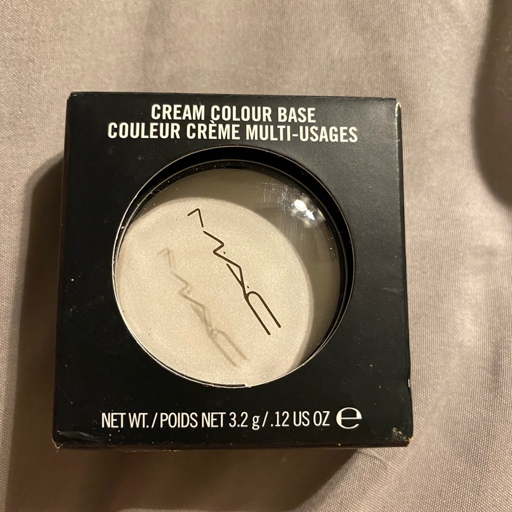 MAC Luna cream color base